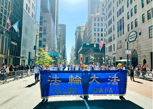 Image for article Manhattan: Falun Gong Tampil di Parade Hari Columbus ke-78