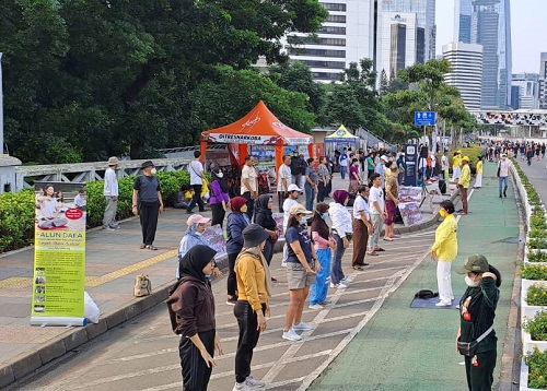 Image for article Jakarta: Memperkenalkan Falun Dafa di Distrik Bisnis Ibu Kota