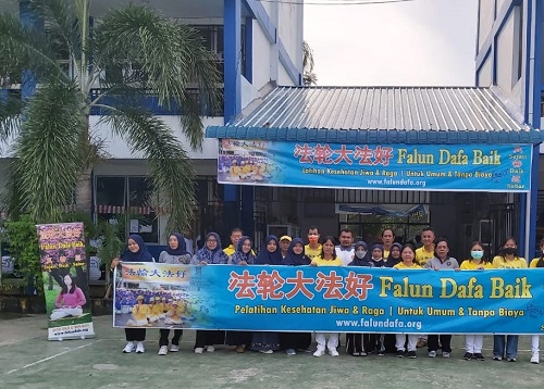 Image for article Batam: Memperkenalkan Falun Dafa ke Berbagai Sekolah Menengah Pertama