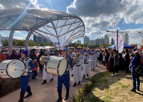 Image for article Korea Selatan: Tian Guo Marching Band Diterima dengan Baik di Perayaan Komunitas di Bucheon