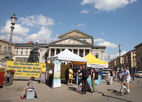 Image for article Munich, Jerman: Praktisi Falun Dafa Mengadakan Kegiatan Klarifikasi Fakta Mingguan