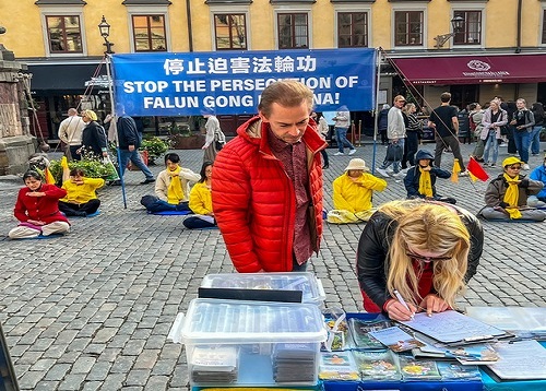 Image for article Orang Tionghoa di Swedia: Setelah Disesatkan oleh Propaganda PKT, Sekarang Saya Mengerti Mengapa Praktisi Bertahan Mengungkap Penganiayaan