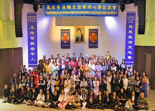 Image for article Meksiko: Praktisi Mengadakan Konferensi Berbagi Pengalaman Falun Dafa di Kota Mexico