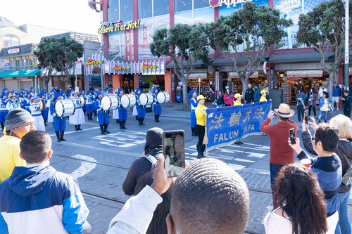 Image for article California: Parade Hari Veteran San Francisco Menyambut Praktisi Falun Dafa