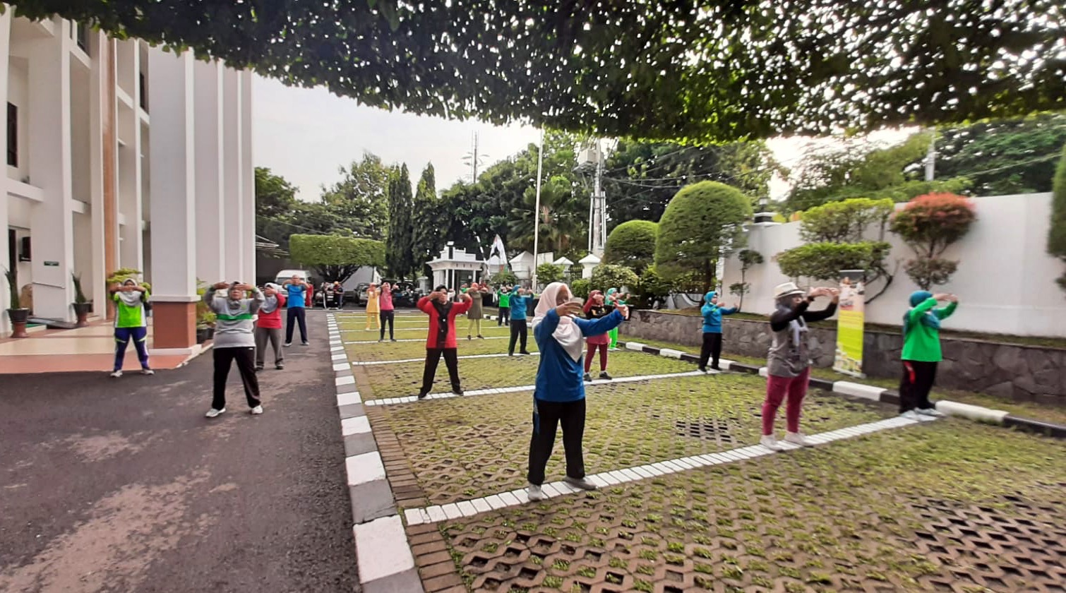 Image for article Semarang: Memperkenalkan Falun Dafa kepada Staf Pengadilan Tinggi Provinsi Jawa Tengah