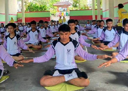 Image for article Bali: Memperkenalkan Falun Dafa kepada Siswa SMAN 1 Semarapura