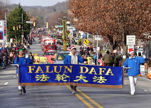 Image for article Washington D.C.: Praktisi Falun Dafa Memenangkan Hadiah Pertama untuk Parade Natal Baltimore