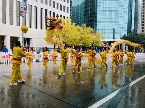 Image for article Houston, Texas: Praktisi Falun Dafa di Pawai Thanksgiving