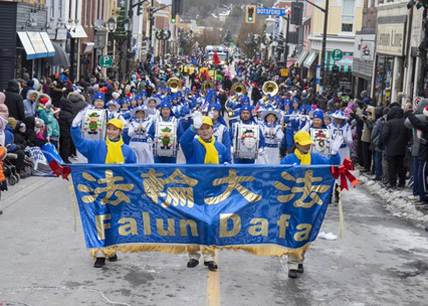 Image for article Kanada: Grup Falun Dafa Toronto Diundang Tampil di Empat Parade Natal