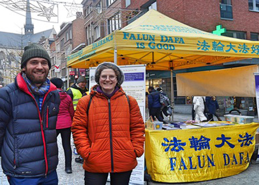 Image for article Belgia: Orang-orang Memuji Prinsip Falun Dafa Selama Acara Hari Hak Asasi Manusia Internasional