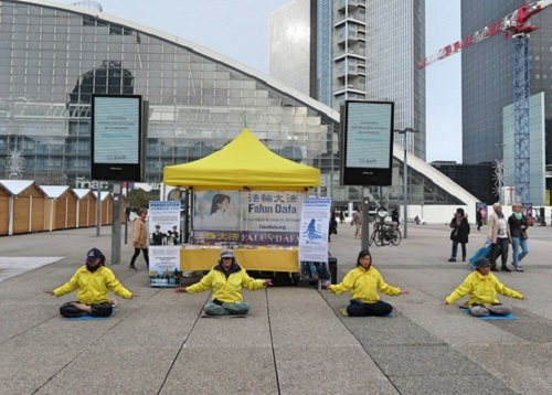 Image for article Prancis: Praktisi Mengadakan Acara di Paris untuk Menandai Hari Hak Asasi Manusia Sedunia