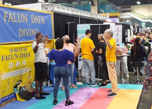 Image for article Puerto Riko: Peserta Baby Boomers Expo Senang Belajar Falun Dafa