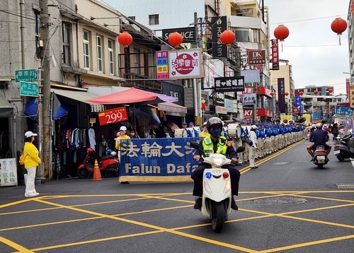 Image for article Taiwan: Penonton Terinspirasi oleh Parade dan Pertunjukan Falun Gong