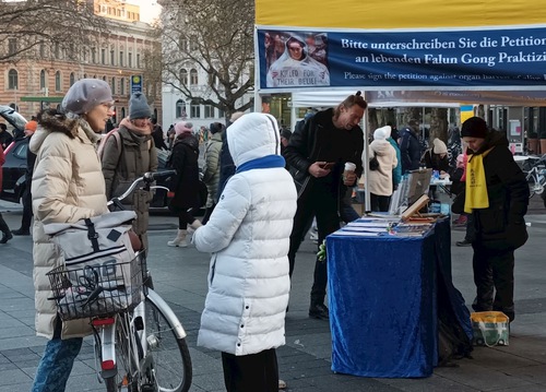 Image for article Hanover, Jerman: Dukungan bagi Upaya Praktisi Falun Gong untuk Mengakhiri Penganiayaan di Tiongkok