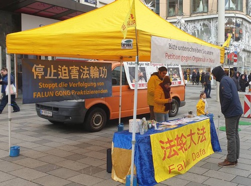 Image for article Austria: Praktisi Menyerukan Diakhirinya Penganiayaan Falun Gong oleh Rezim Komunis Tiongkok