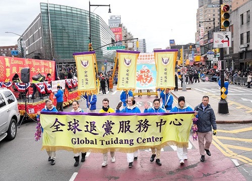 Image for article Imigran Baru dari Tiongkok Memuji Praktisi Selama Pawai Tahun Baru Imlek di Flushing, NY: “Falun Gong Menyelamatkan Umat Manusia”