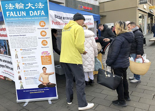 Image for article Jerman: Orang-orang Memuji Prinsip Falun Dafa Selama Acara di Mannheim