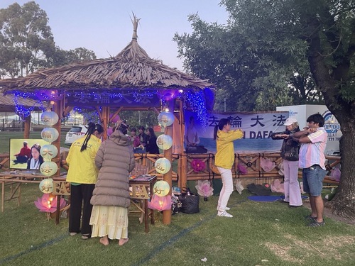 Image for article Australia Selatan: Berbagi Falun Dafa di Dua Festival Asia