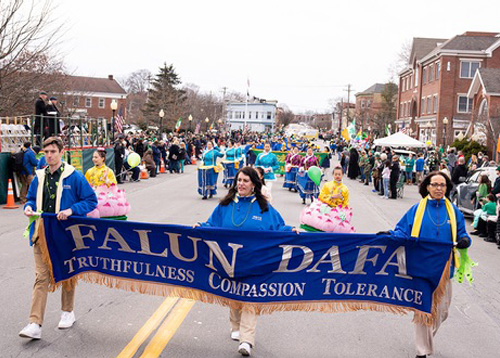 Image for article Orange County, New York: Praktisi Falun Dafa Dipuji Karena Berpartisipasi dalam Parade Hari St. Patrick