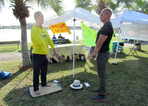 Image for article Miami: Praktisi Memperkenalkan Falun Dafa di Festival Budaya Asia