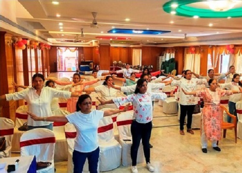 Image for article India: Praktisi Diundang untuk Memperkenalkan Falun Gong ke Kelompok Wanita Kelas Atas