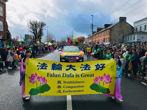 Image for article Irlandia: Falun Dafa di Parade Hari St. Patrick di Cork dan Limerick