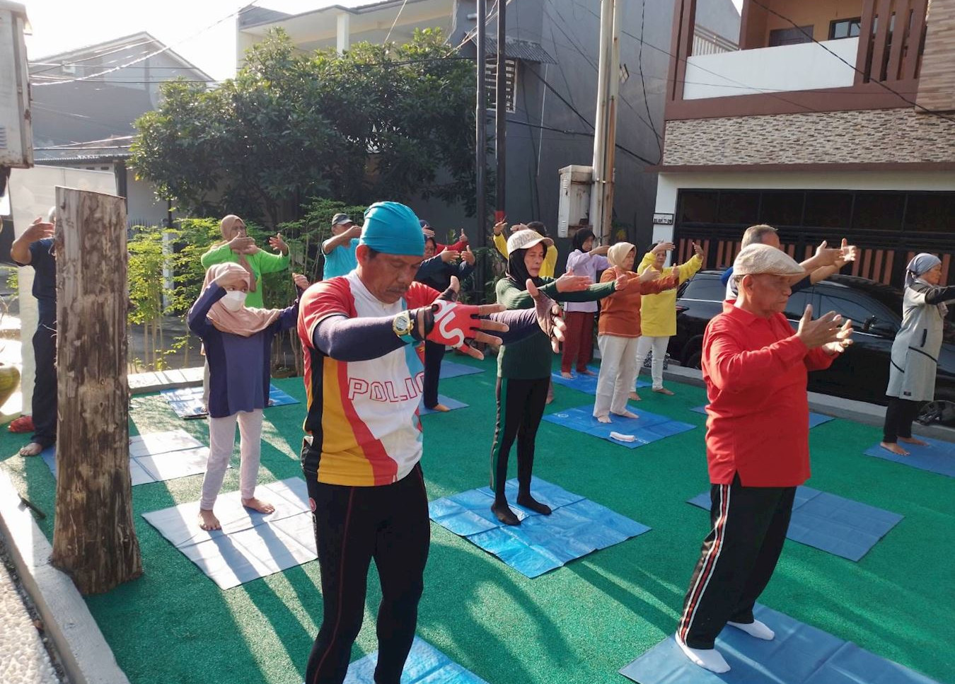 Image for article Jakarta: Memperkenalkan Latihan Falun Dafa di Komplek Kepolisian