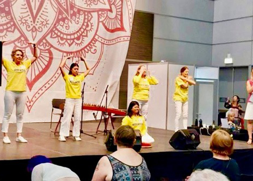 Image for article Brisbane, Australia: Memperkenalkan Falun Dafa di Festival Mind Body Spirit