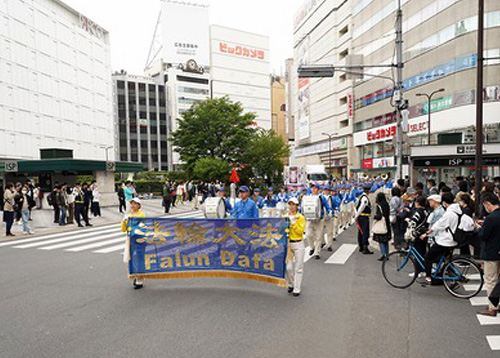 Image for article Jepang: Pawai di Tokyo Memperingati Permohonan Damai 25 April dan Menyerukan Diakhirinya Penganiayaan