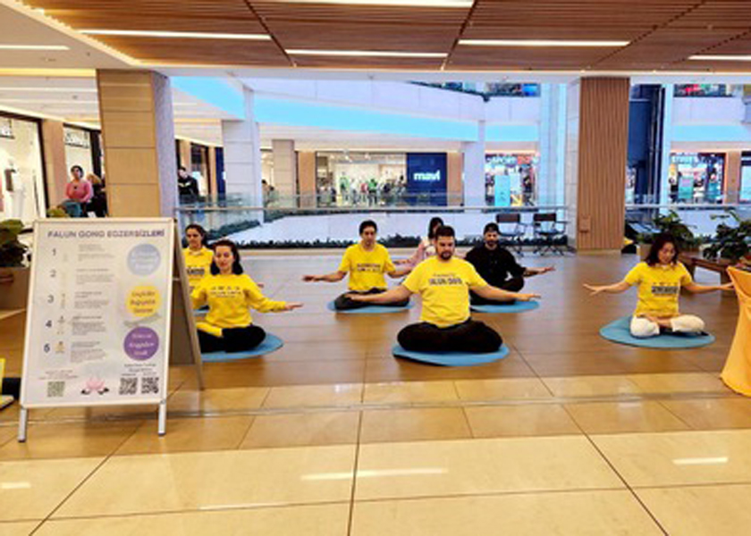 Image for article Turki: Memperkenalkan Falun Dafa di Pusat Perbelanjaan di Istanbul