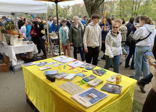 Image for article Kassel, Jerman: Falun Dafa Diterima dengan Baik di Acara Hari Bumi Internasional