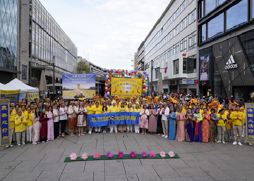 Image for article Frankfurt, Jerman: Orang-orang Memuji Prinsip Falun Dafa pada Perayaan, Pejabat Mengirim Surat untuk Memperingati Hari Falun Dafa