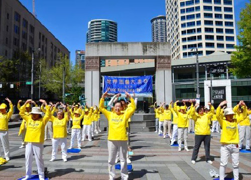 Image for article Praktisi Falun Gong di Seattle Merayakan Hari Falun Dafa Sedunia, Kota Pullman Mengeluarkan Proklamasi