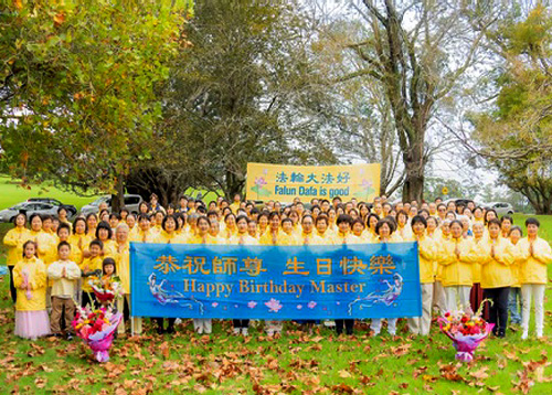 Image for article Selandia Baru: Praktisi Falun Gong Mengungkapkan Rasa Hormat Mereka pada Hari Falun Dafa Sedunia