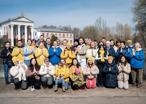 Image for article Moskow, Rusia: Praktisi Mengungkapkan Rasa Terima Kasih Mereka kepada Pencipta Falun Dafa untuk Hari Falun Dafa Sedunia 13 Mei