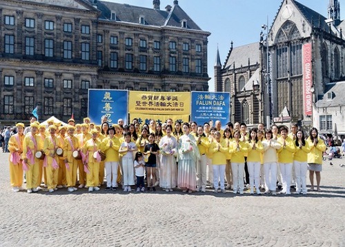 Image for article Belanda: Orang-orang Memuji Prinsip Falun Dafa Selama Acara Merayakan Hari Falun Dafa Sedunia di Amsterdam