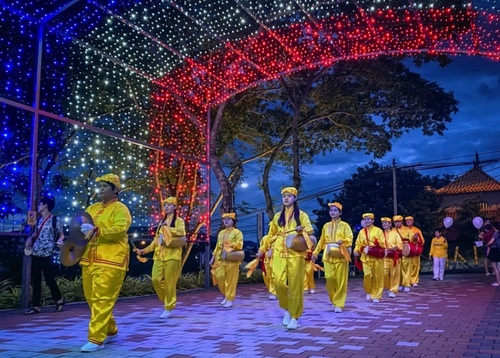 Image for article Merayakan Hari Falun Dafa Sedunia di Florida, Negara Bagian Washington, dan Malaysia