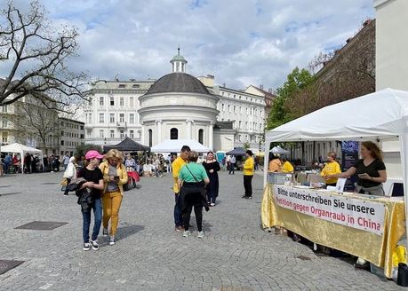 Image for article Hari Falun Dafa Sedunia Dirayakan di Kota Besar Austria
