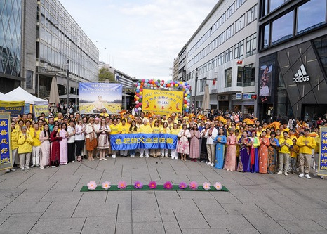 Image for article Frankfurt, Jerman: Merayakan Hari Falun Dafa Sedunia di Pusat Keuangan Benua Eropa