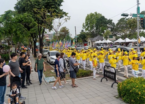 Image for article Orang-orang Arus Utama Mengikuti Perayaan Hari Falun Dafa di Taiwan Selatan