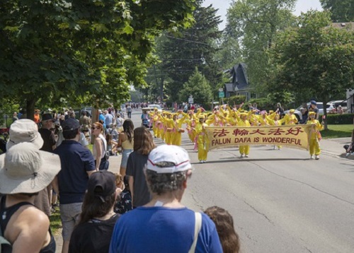 Image for article Toronto, Kanada: Grup Falun Dafa Memenangkan Hati di Parade Festival