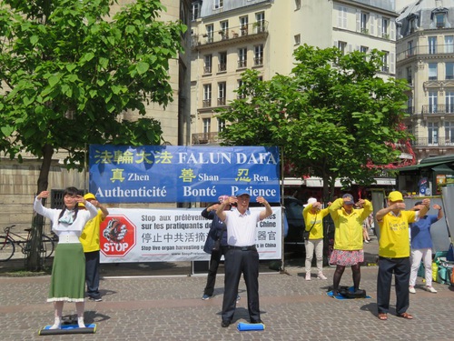 Image for article Paris, Perancis: Kegiatan Meningkatkan Kesadaran Akan Penganiayaan Terhadap Falun Gong