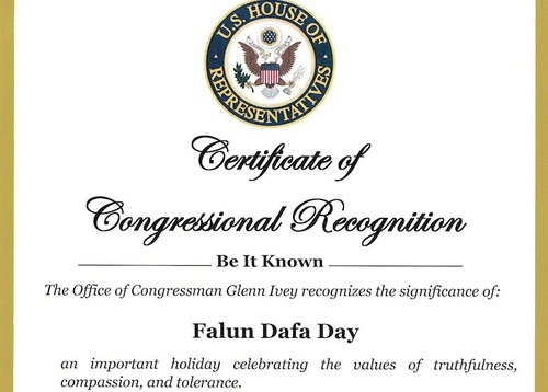 Image for article Anggota Kongres A.S. Mengeluarkan Sertifikat Pengakuan Kongres untuk Hari Falun Dafa
