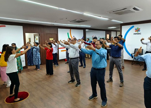 Image for article India: Orang-Orang Tertarik untuk Belajar Falun Dafa pada Hari Yoga Internasional