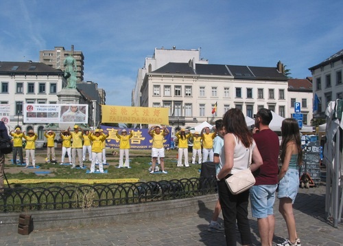Image for article Belgia: Rapat Umum di Depan Parlemen Eropa Menyerukan agar Anggotanya Membantu Mengakhiri Penganiayaan terhadap Falun Dafa