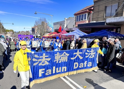 Image for article Katoomba, Australia: Energi Praktisi Falun Dafa Dihargai di Festival Sihir Musim Dingin