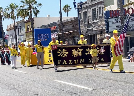 Image for article California Selatan: Peserta Falun Dafa Mengesankan di Parade Kemerdekaan Oceanside
