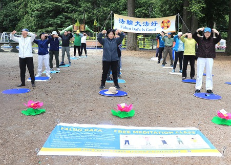 Image for article Seattle: Falun Dafa Memicu Minat Banyak Orang di Taman Setempat