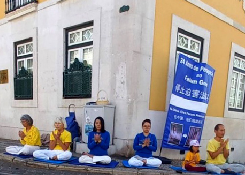 Image for article Portugal: Para Praktisi Berunjuk Rasa di depan Konsulat Tiongkok pada 20 Juli