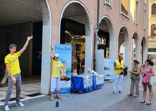 Image for article Italia: Acara Falun Dafa di Banyak Kota Menginformasikan Orang-orang tentang Penganiayaan Oleh Rezim Komunis Tiongkok yang sedang berlangsung